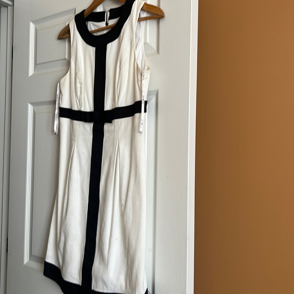 Size 6 oc oc dress white with black trim. Black bow in middle . Lined